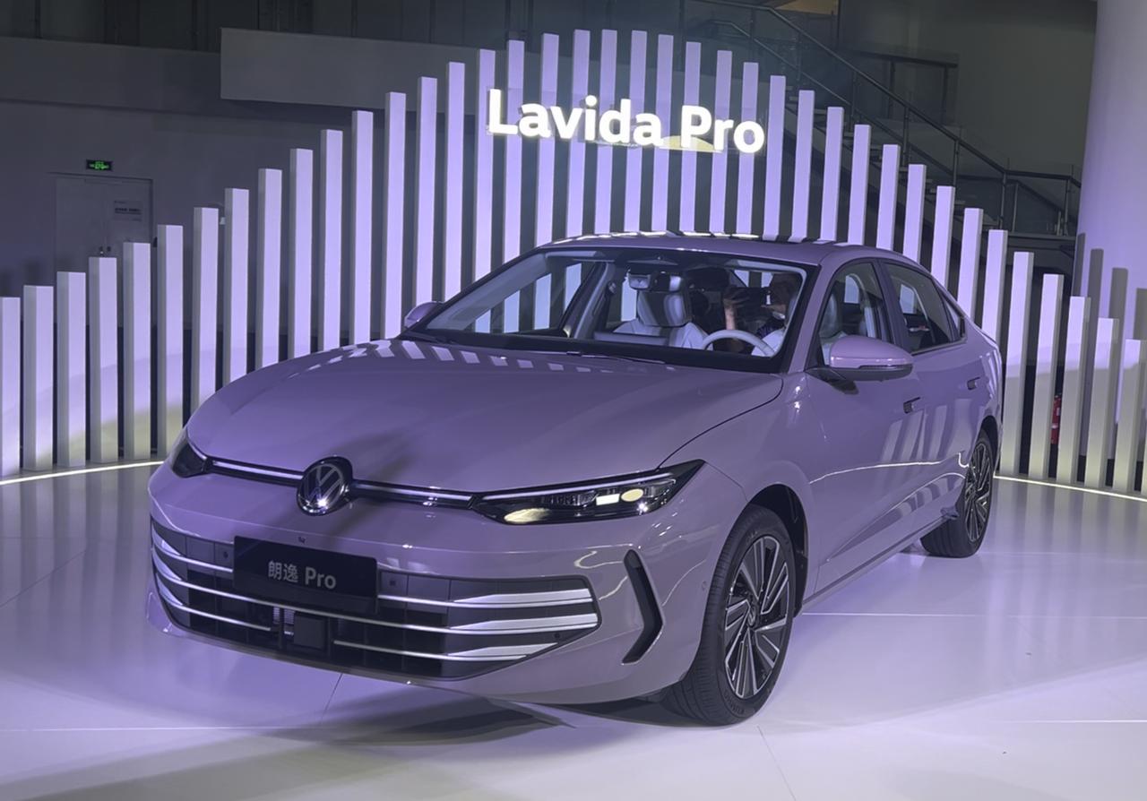 【朗逸Pro 8.88万元起售 “国民家轿”进入Pro时代】11月17日，市面上