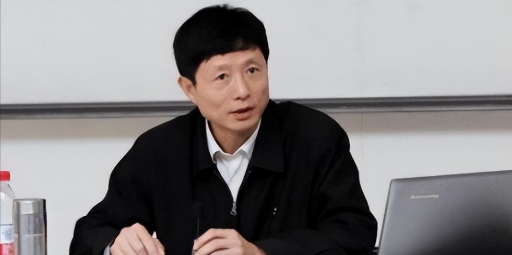 1958年出生的艾跃进曾说过：“让工人下岗，还要人家从头再来，你们为什么不从头再