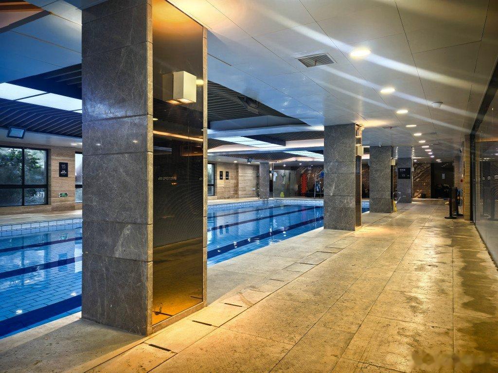 上班，儿子的游泳班 