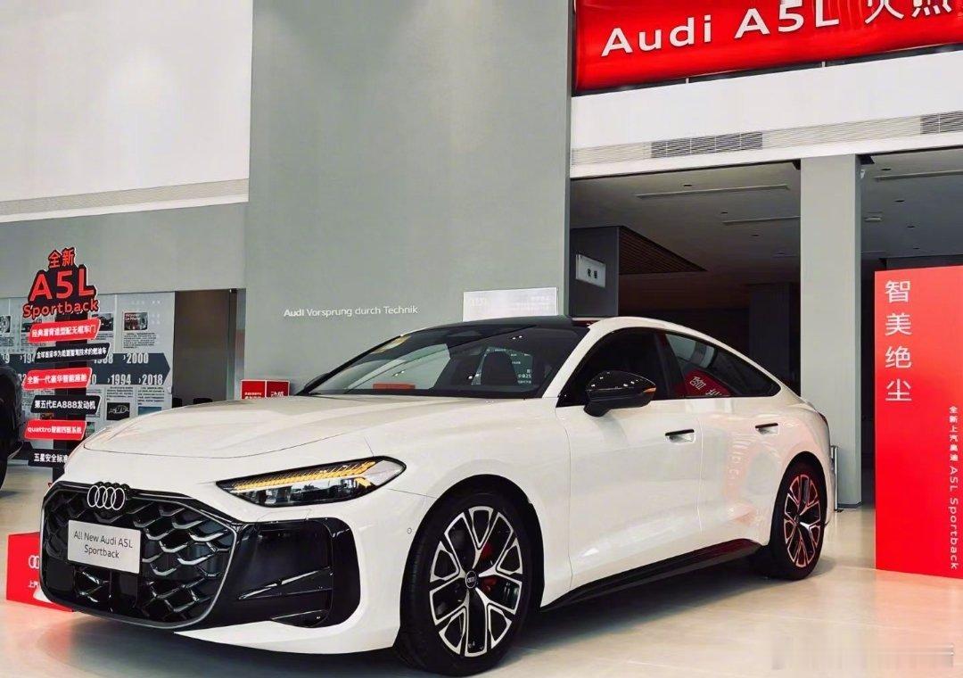 上汽奥迪A5L现已到店大V聊车 A5Lsportback这颜值暴击确实够够的[笑