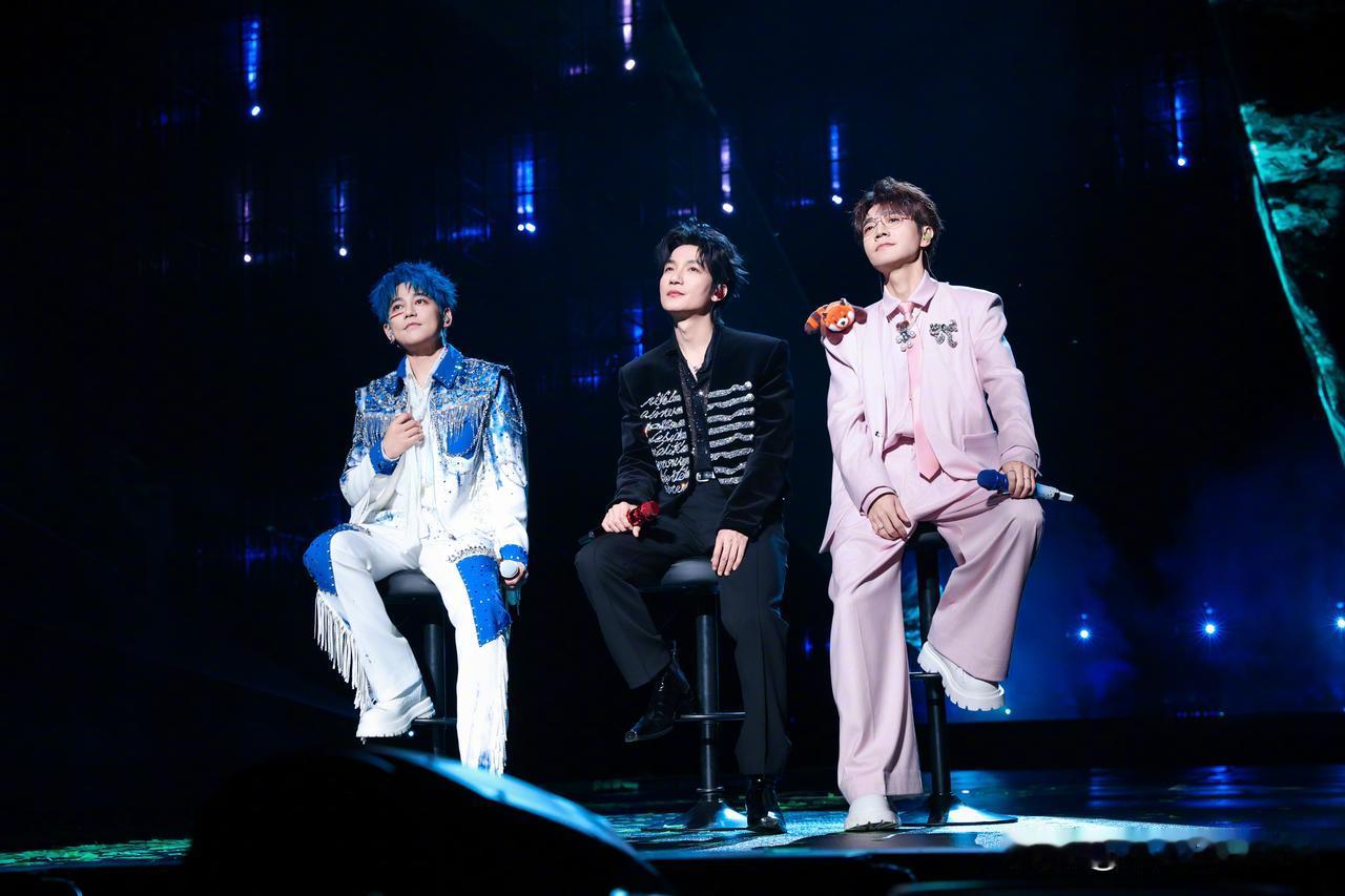 近日，2025芒果秋季招商大会在湖南长沙举行，李维嘉正式官宣回归湖南卫视，快乐家