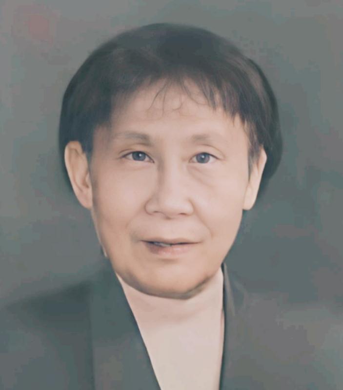[太阳]2024年秋，南京一女子在废品站发现一摞发黄手稿，向摊主询问价格，老板随