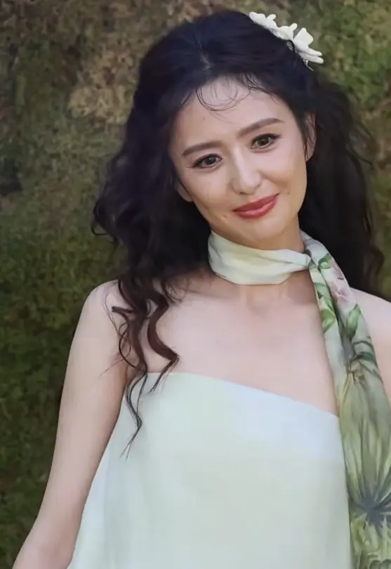 VOGUE盛典三亚明星红毯生图。 生图 佟         张婧仪 王...