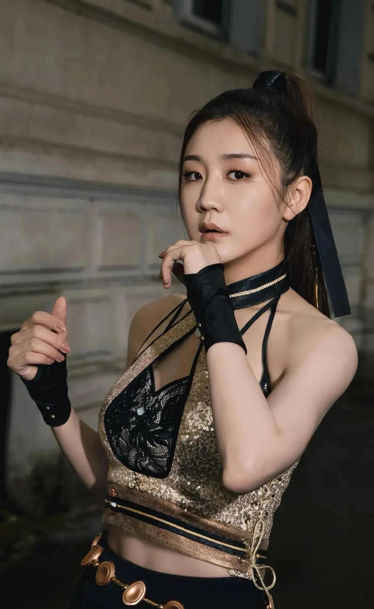 看到陈梦跨界亮相米兰时装秀的惊艳模样，满心都是骄傲与振奋！一直格外欣赏这位实力卓