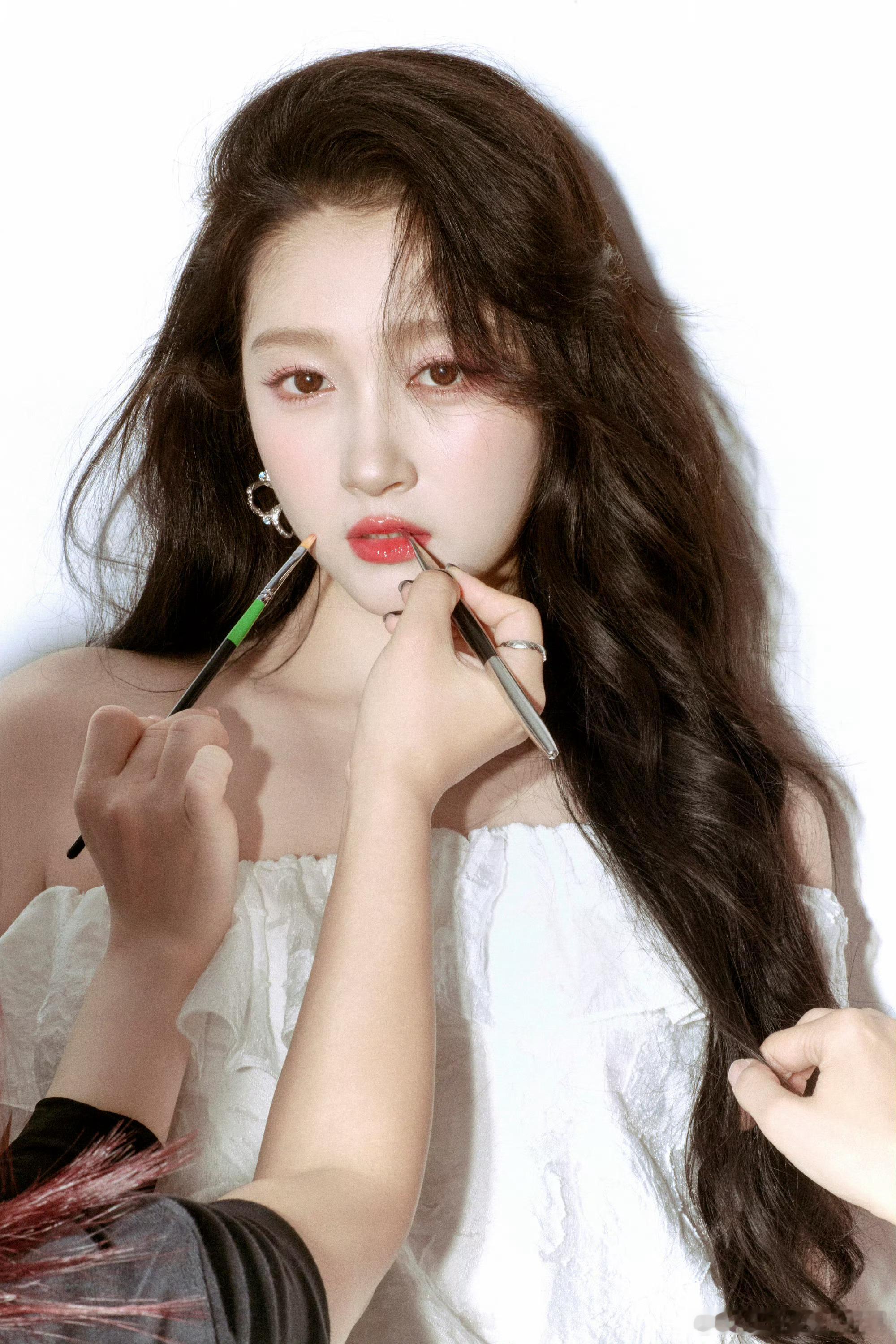 彤姐今天啤酒节活动造型，超短美裙，杨单的元气少女妆 ​​​