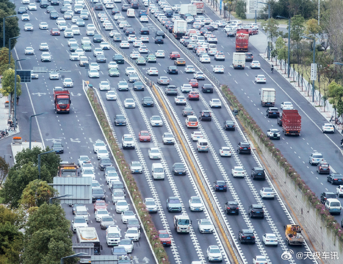 燃油车近乎失速新能源领跑 乘联会最新出炉的 7 月零售数据，直观上演车市极端分化