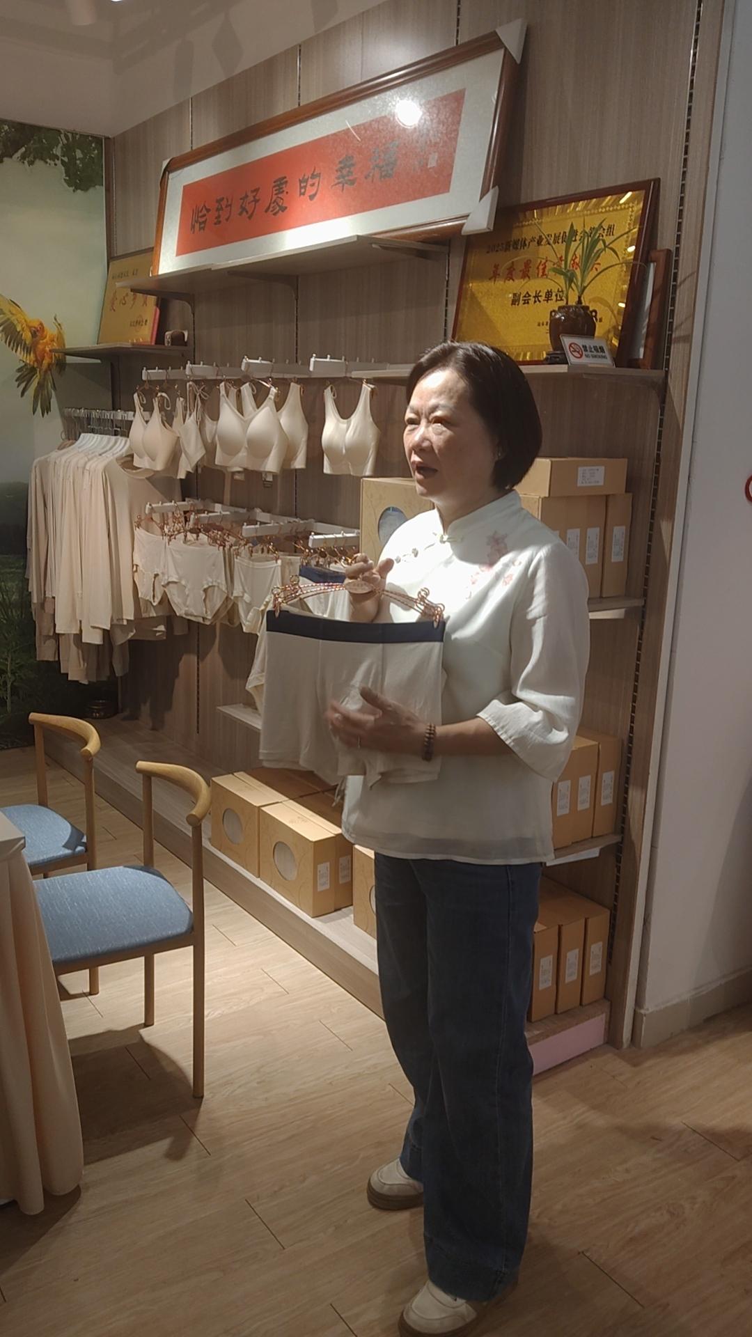 【潮汕人物】郑奕仪：终圆艾草梦
采访汕头高新区康丽妍家居服有限公司郑奕仪总经理，