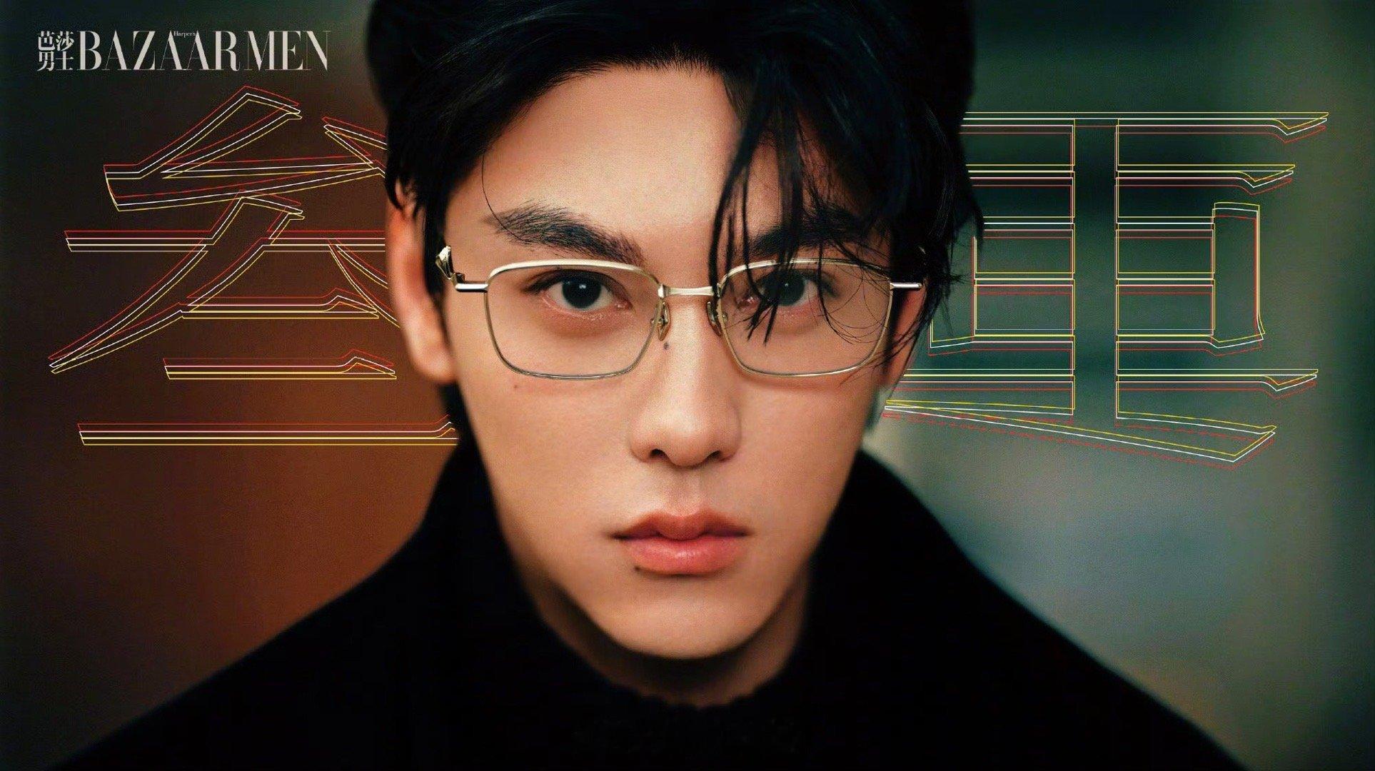 高清镜头下的颜值暴击！轮廓线条利落分明，眉眼间藏着少年气与沉稳感的碰撞，每一寸肌