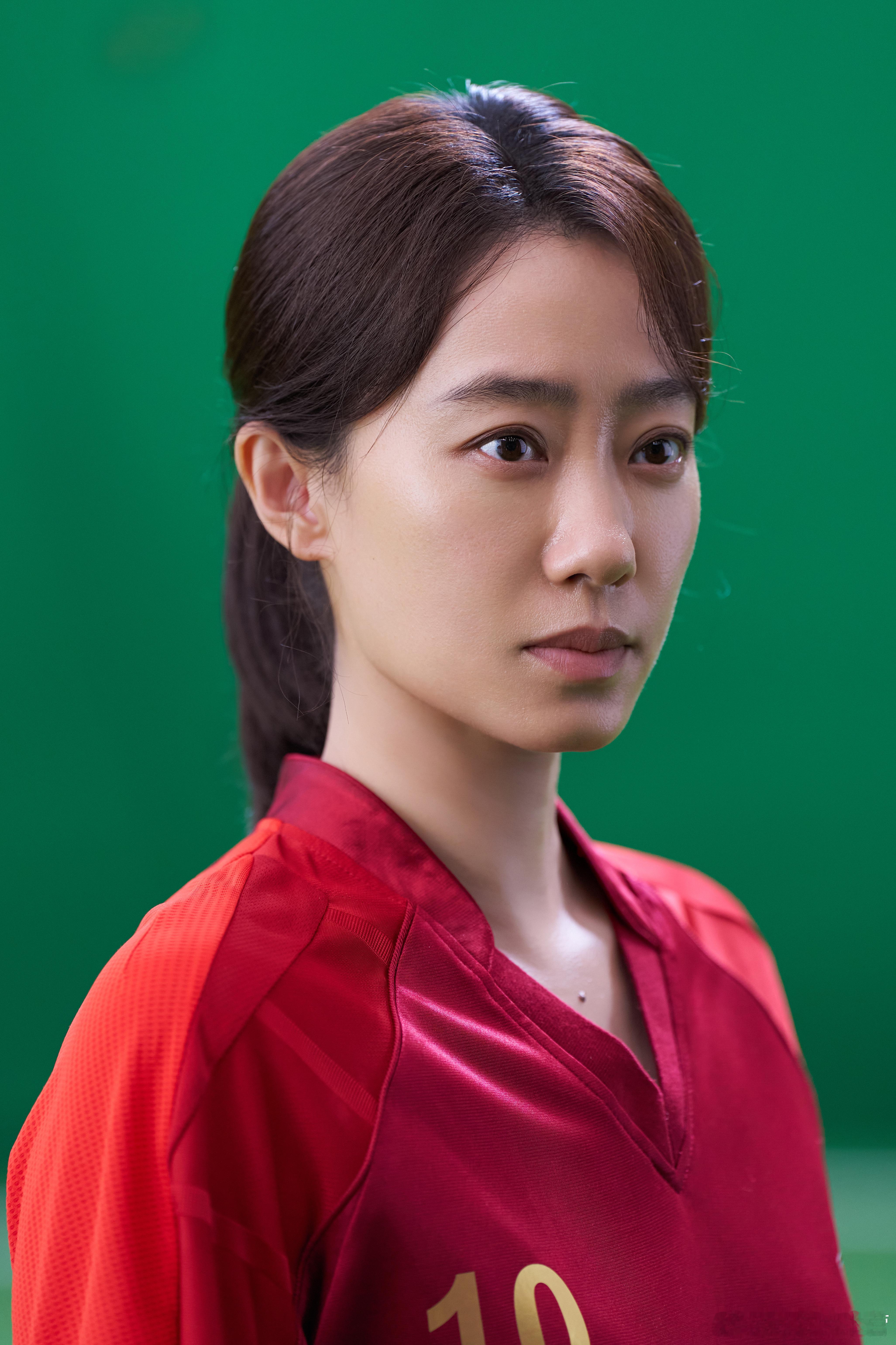 电影《功夫女足》票房正式突破20亿！就这个一番女主张小斐，持续的势如破竹！功夫女