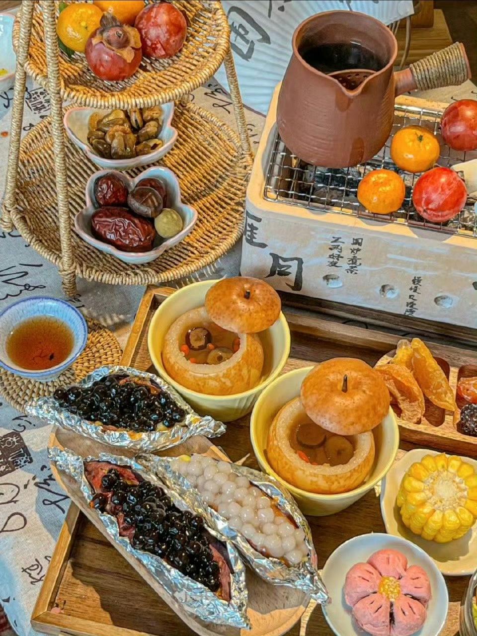 🍊 🍵 ˞͛
初冬 炭炉生 三两好友 围炉煮茶