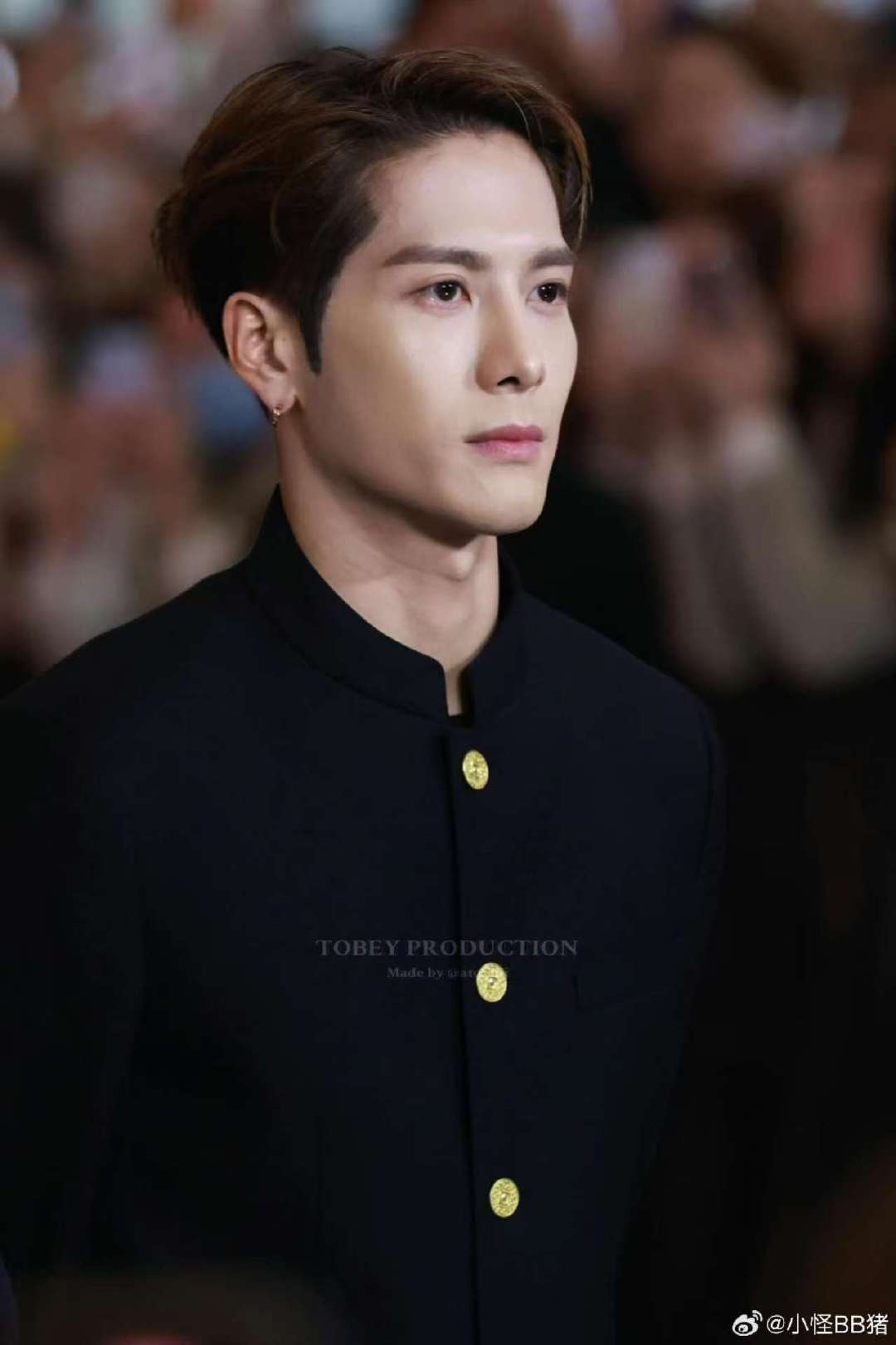 王嘉尔捐款100万 必须给王嘉尔一个大大的拥抱！为香港捐款100万，用实际行动书