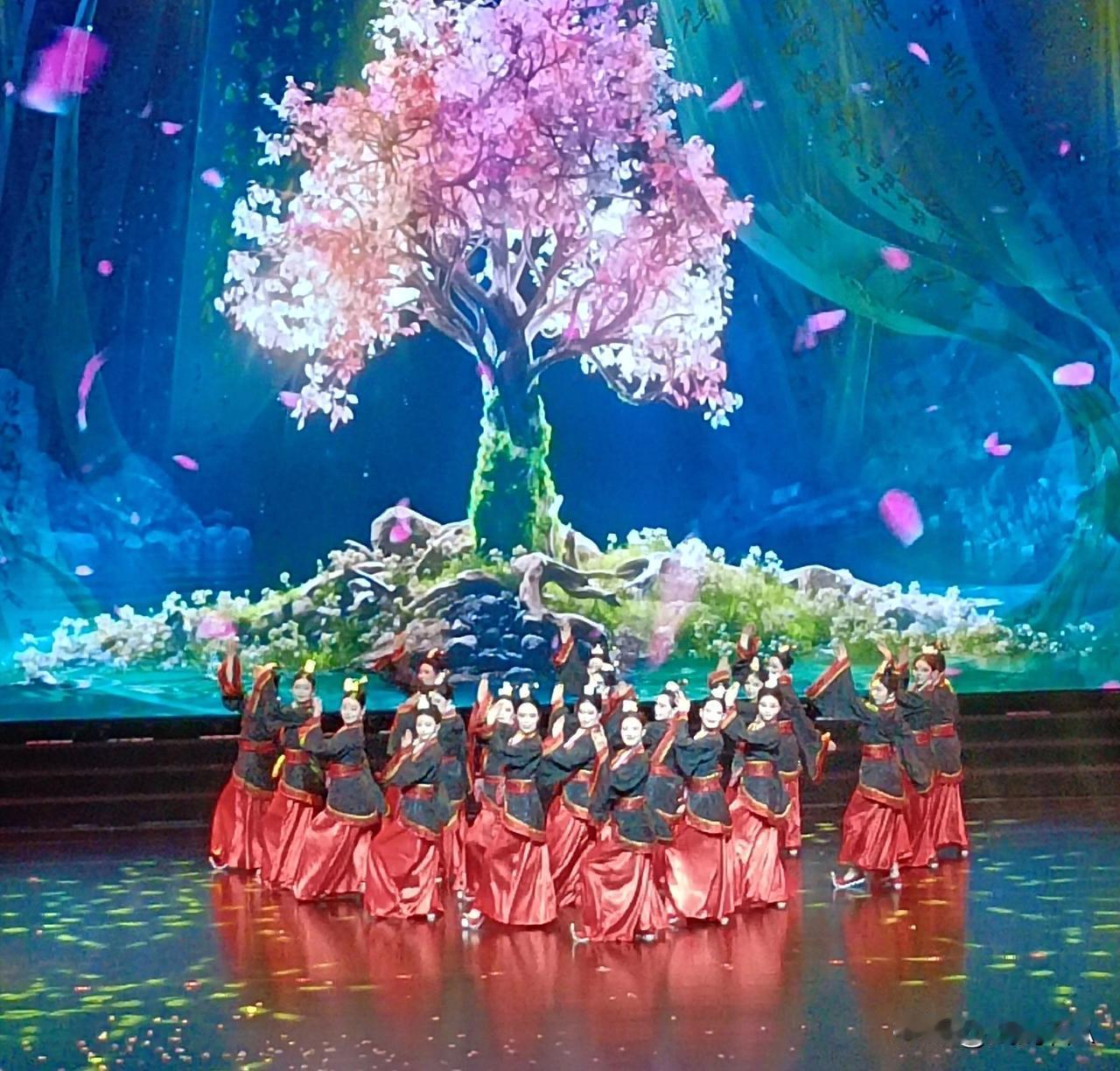 以中国梦•劳动美为主题！鄂州华容总工会古典舞《华容•花语》
