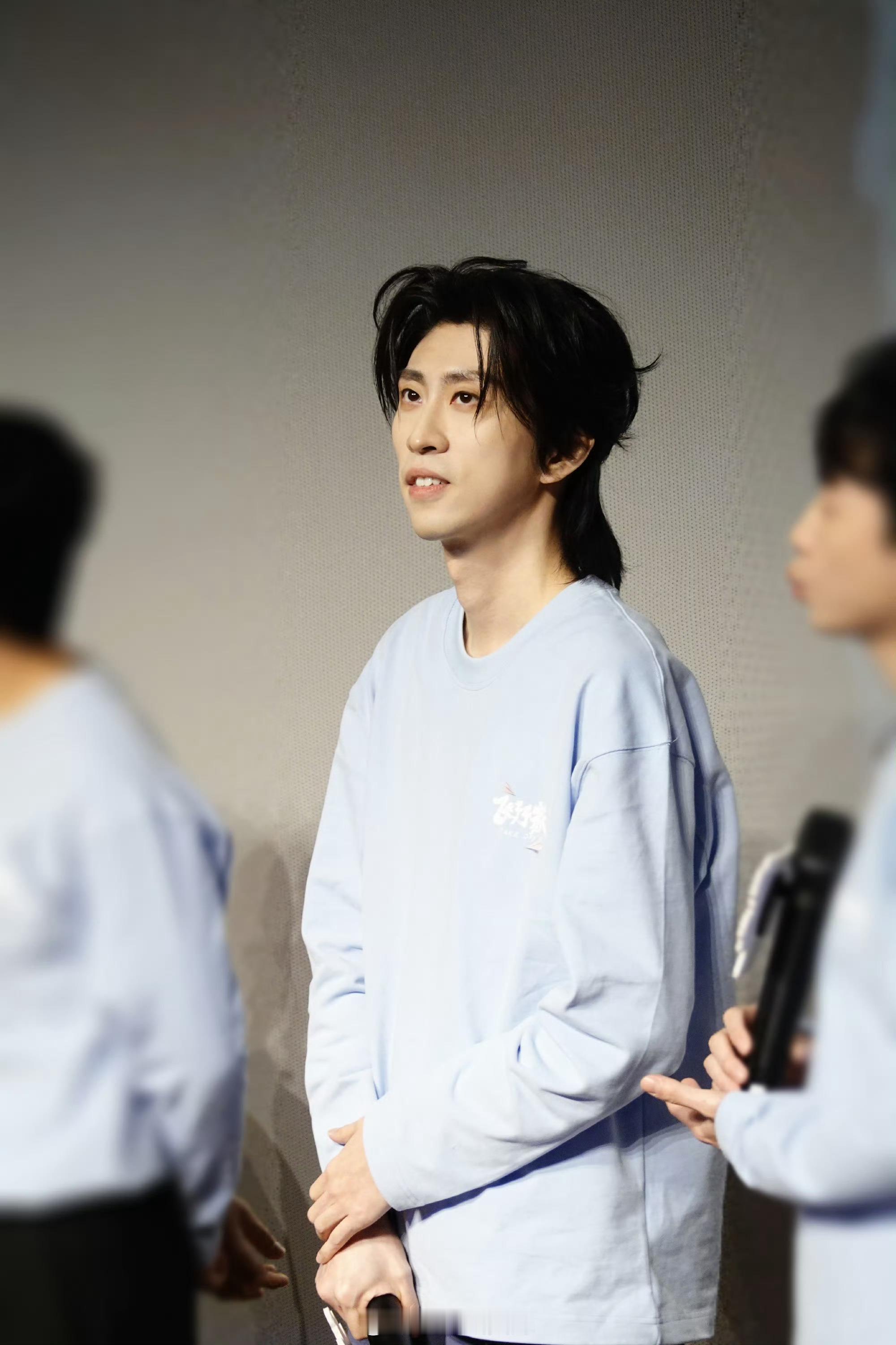 李雪琴说蒋易像张凌赫毛雪汪 非要说就是侧脸稍稍有一点点像