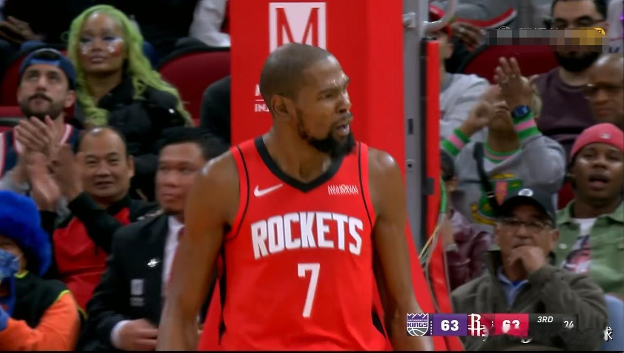 火箭超级巨星杜兰特真是太遗憾了！在今天火箭主场以121：95大胜国王的比赛中，手