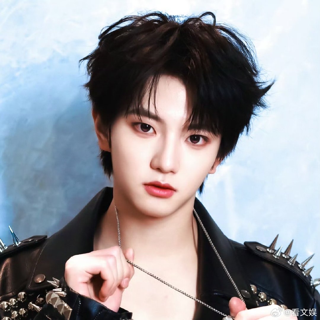 真的好心疼穆祉丞穆祉丞一直用帽子遮着脸 穆祉丞一直用帽子遮着脸 