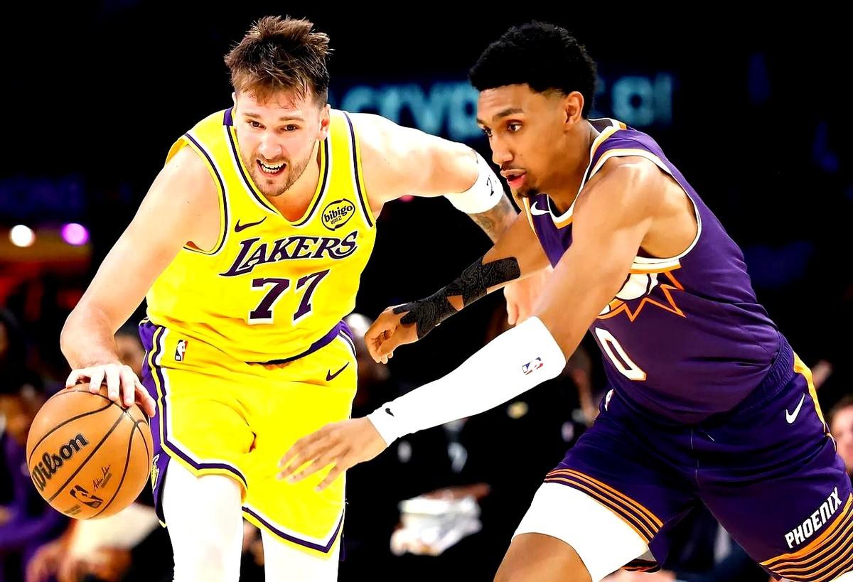 湖人遭遇赛季第三次惨痛失利，暴露出的问题值得深入剖析。球队过度依赖东契奇的单打独