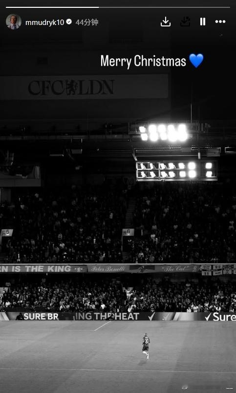 7000万先生1年没踢球😢24岁穆德里克社媒晒斯坦福桥照:圣诞快乐英超联赛曼城