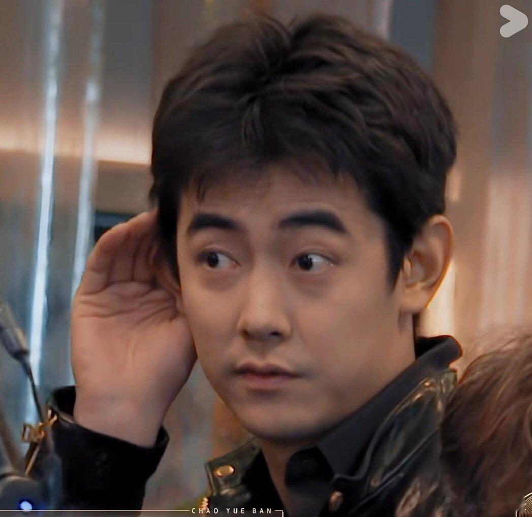 纪凌尘真的有在认真学不过天赋毕竟是天赋，演技不行，搞笑还是一流 ​​​