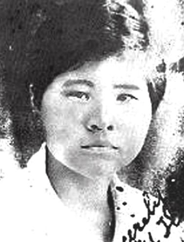 出身海外华侨，本可安稳富足，但她心怀家国，毅然归国投身抗日战场，多次率领部队冲锋