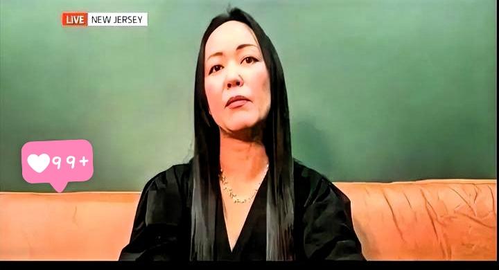 这事儿真有点看不懂了
爱泼斯坦案里那个叫吴丽娜的亚裔女孩，21岁进去，出来时已经