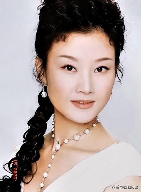1996年，宋祖英亲手将年仅18岁的同乡漂亮保姆送进牢狱，对方最终获刑整整十二年