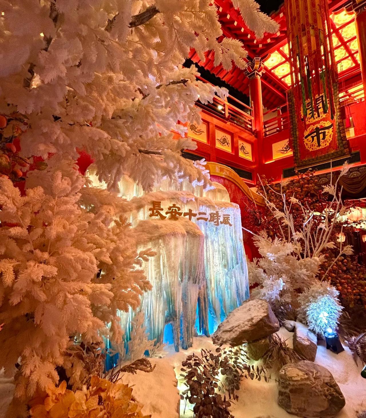 谁懂长安十二时辰下雪的氛围感啊！
一提起西安
相信很多人脑子里首先会想到
火得一