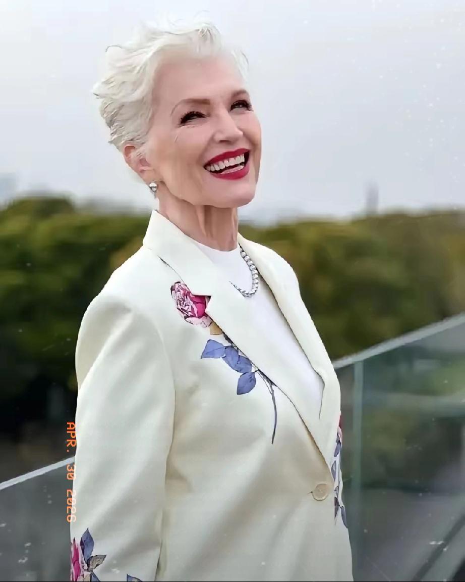 “女人一生最硬的底牌，不是漂亮、有钱或嫁得好，而是无论发生什么，都不间断学习，不