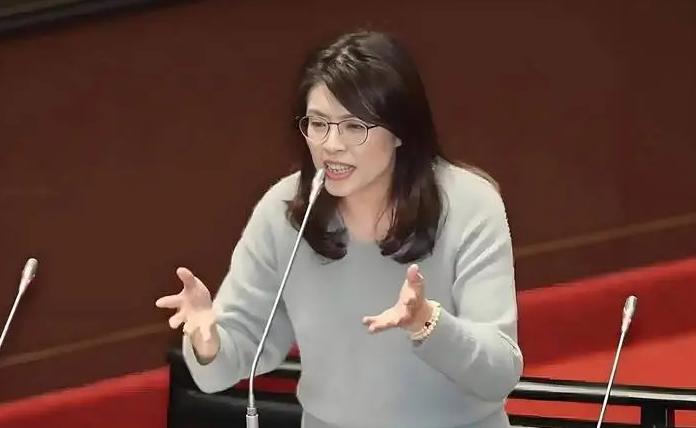 国民党乱成一锅粥！

开始向大陆求救！

这可不是瞎说，都是实打实的情况摆在那。