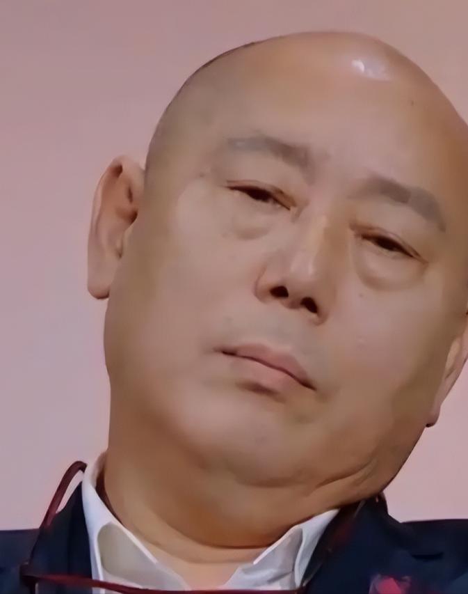 1991年，身价过亿的李诚儒，把糟糠之妻和6岁儿子赶出家门，转身娶了女朋友。20