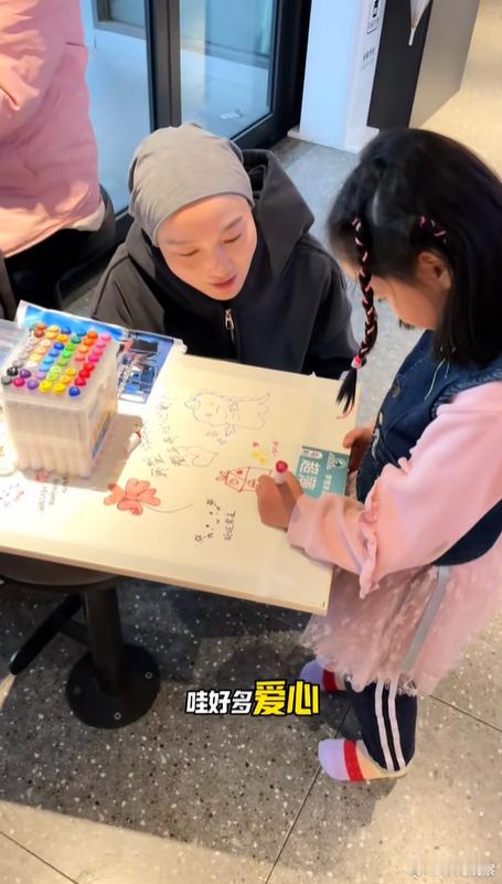 95后患癌女孩为自己办葬礼她不是放弃了生命，而是用最酷的方式拥抱了恐惧。录遗言、