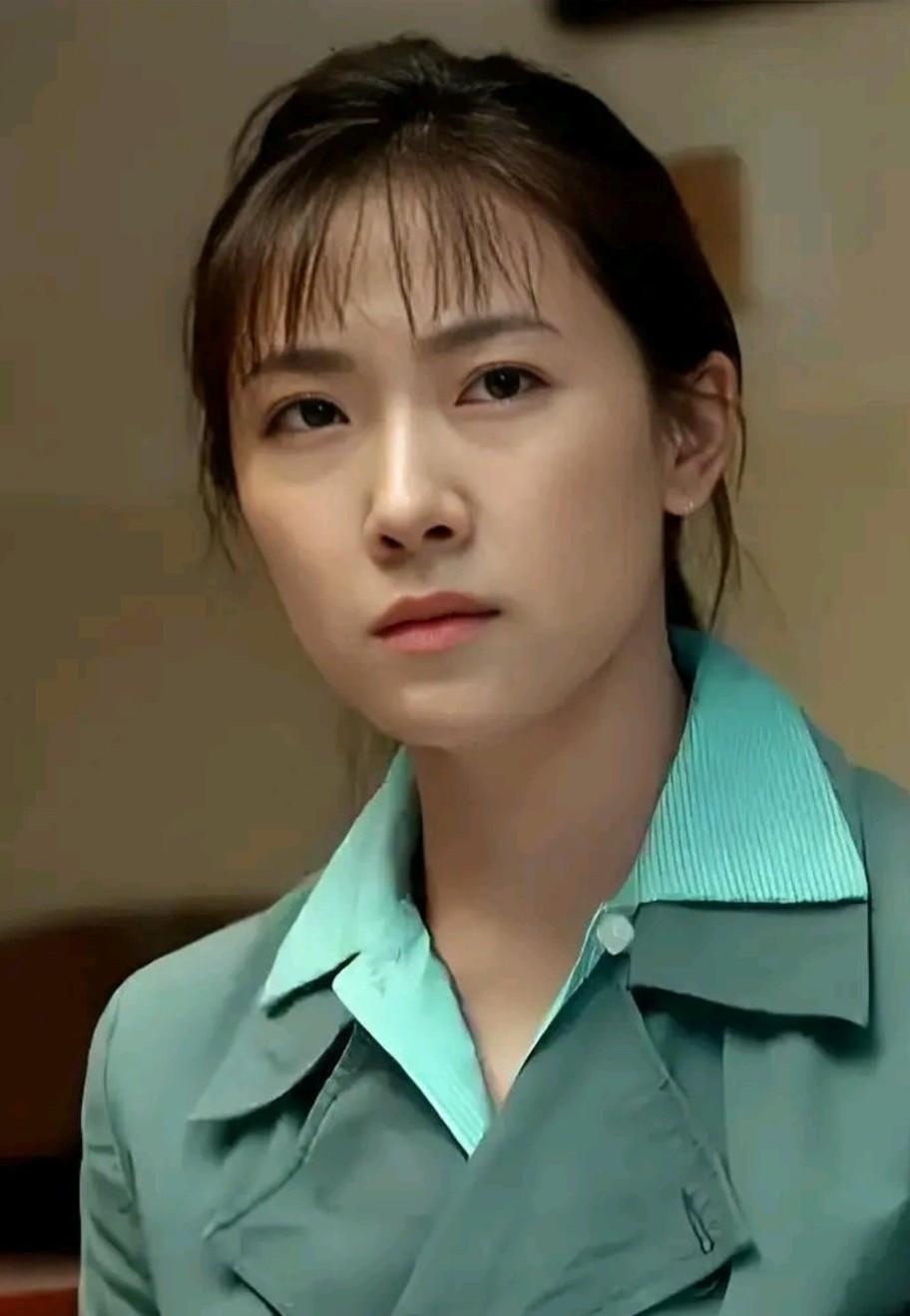 盛雪竹是一个优柔寡断、非常不负责任的女人。
他为了报恩跟王潇结婚，是对自己不负责