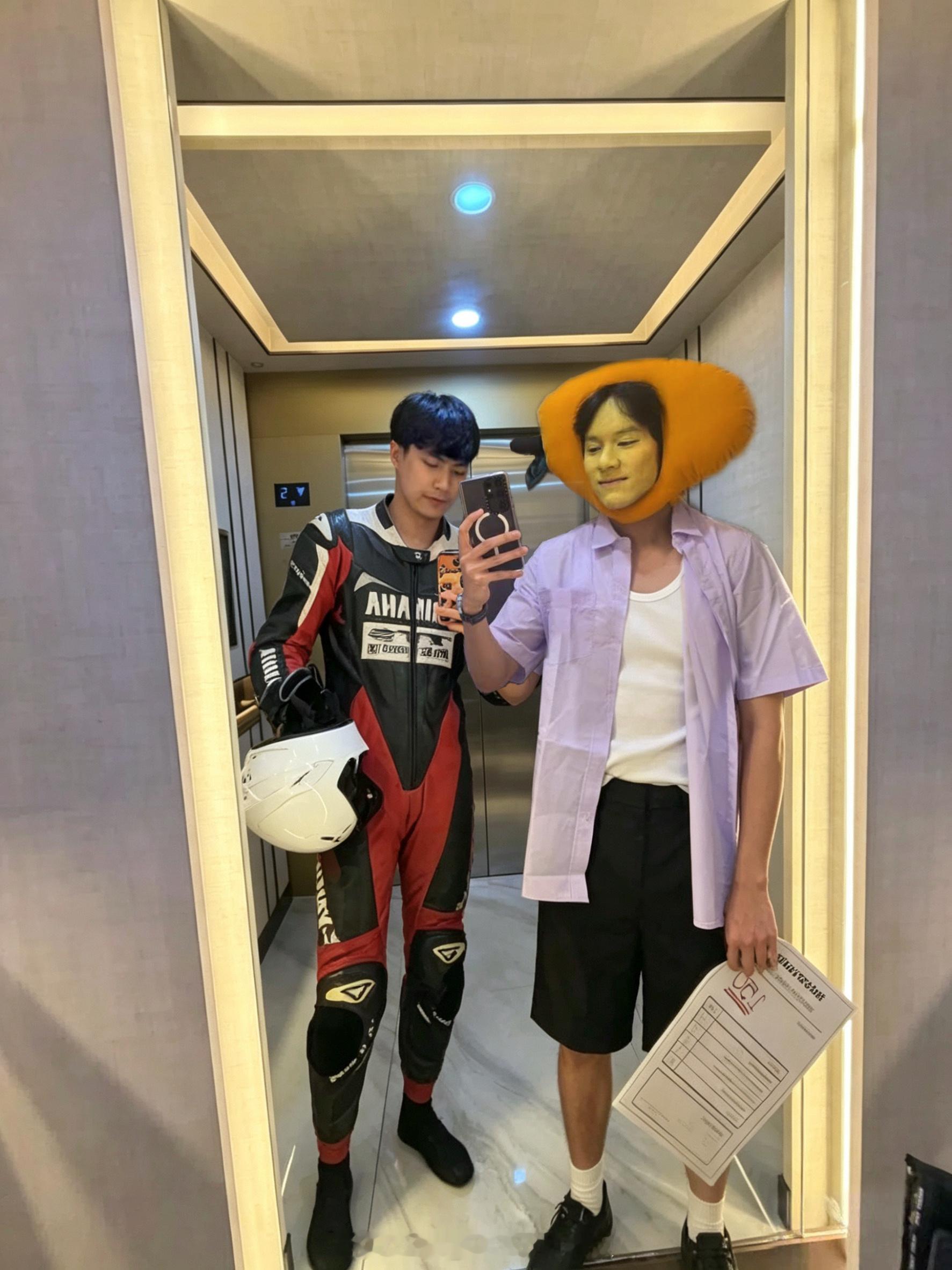 ohmnanon  今天是赛车手🏎️x小芒果🥭.所以洗掉了吗. 