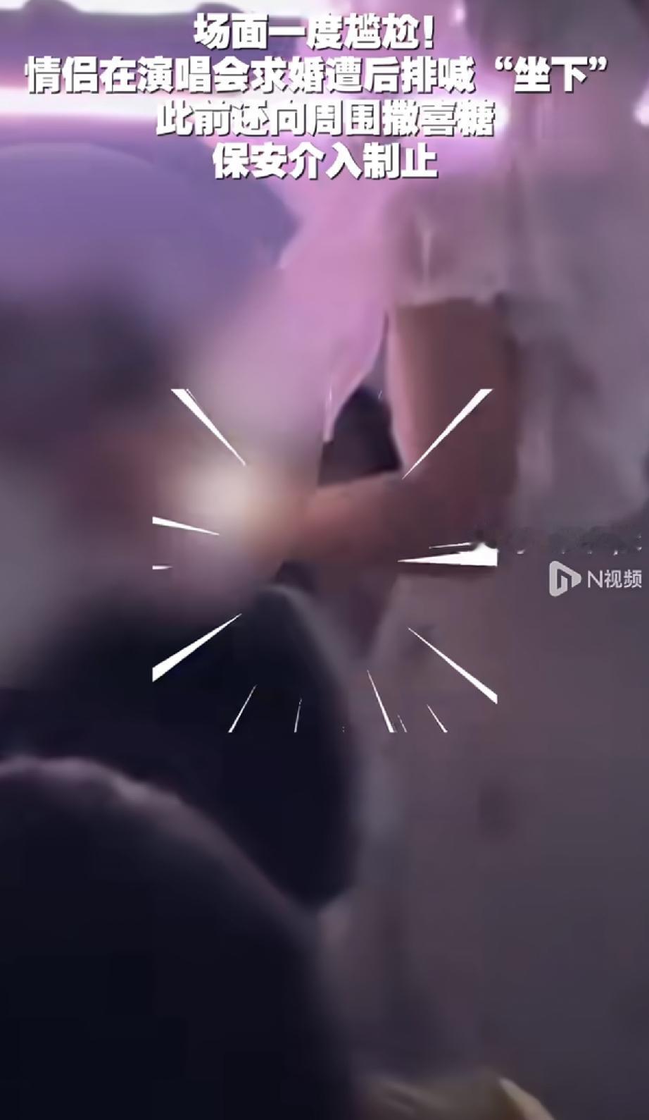 感觉赵雷都心碎了，
第一次在鸟巢开演唱会，
有人在现场求婚就算了，还闹出了很大的