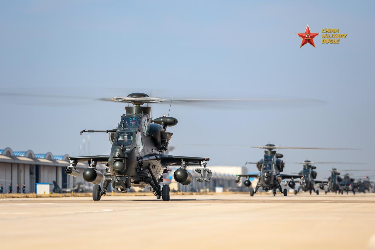 空中骑士：陆航多种型直升机参与地面-空中协同训练。