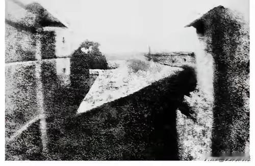 世界上第一张照片，拍摄于1826年，距今已经199年了，当时拍摄的照片非常的模糊