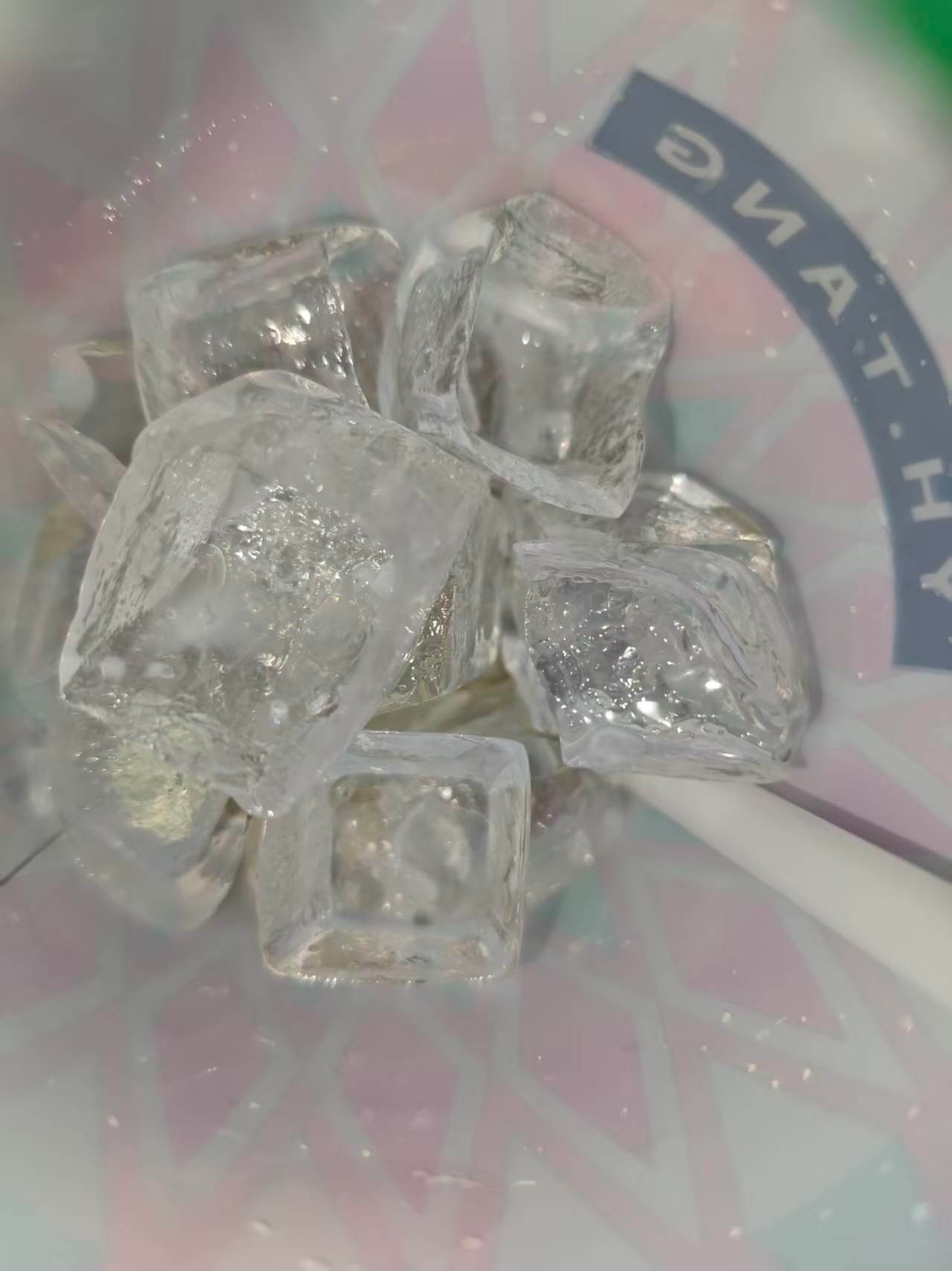 老驴是喝奶的 不是喝冰水的 