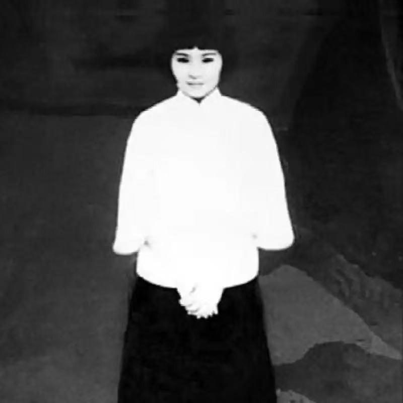 1931年5月，怀孕8个月的梁慧贞被押上刑场。临刑前，她取下手上的手表送给了刽子