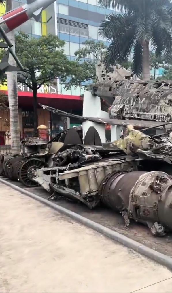 这是一架美国空军B-52 “同温层堡垒”轰炸机的残骸，它于1972年12月在“后