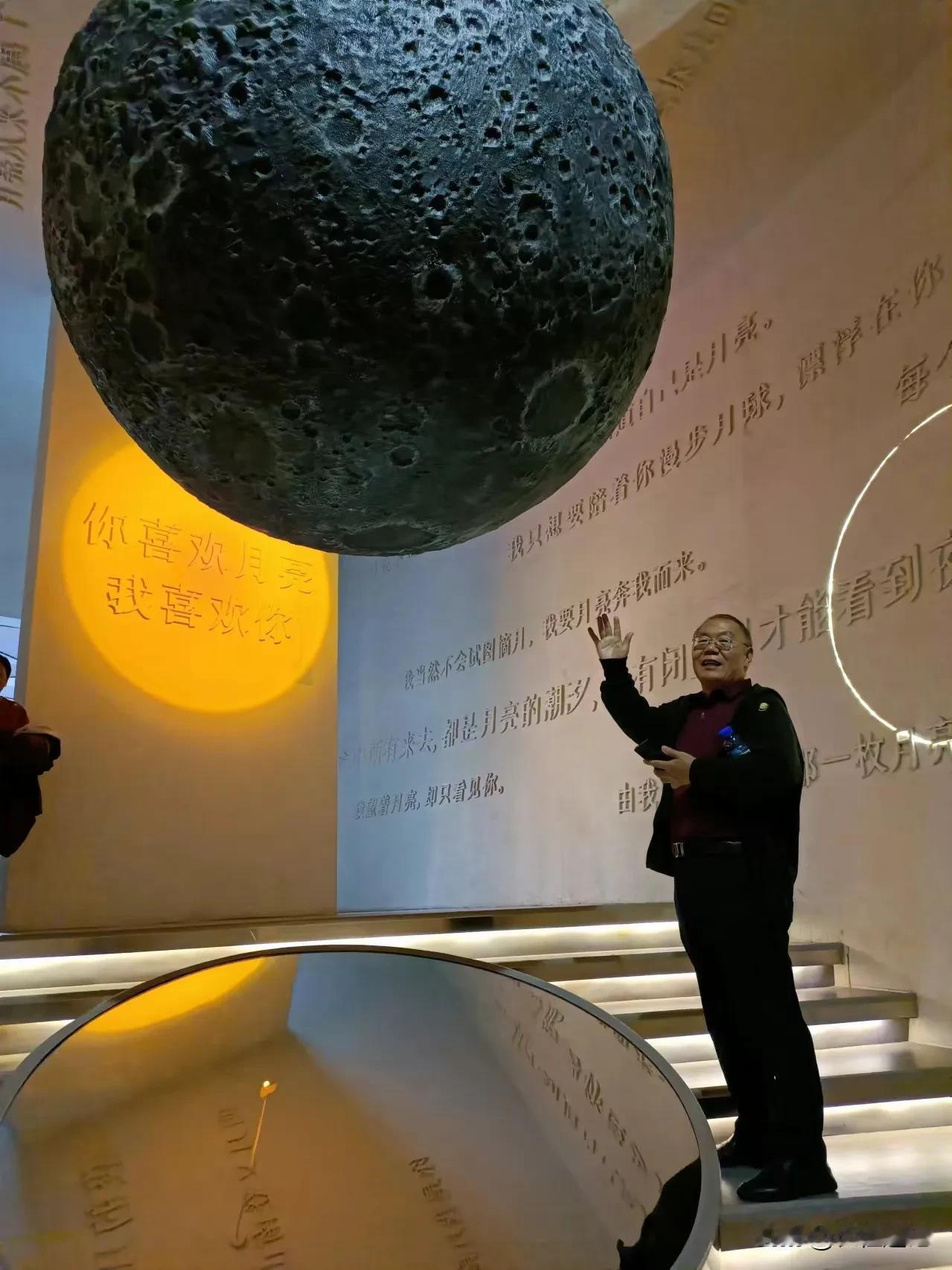 一个是“空中地铁”，一个是“穿楼地铁”，还有一个“丝路欢乐世界”，更神奇的还有“