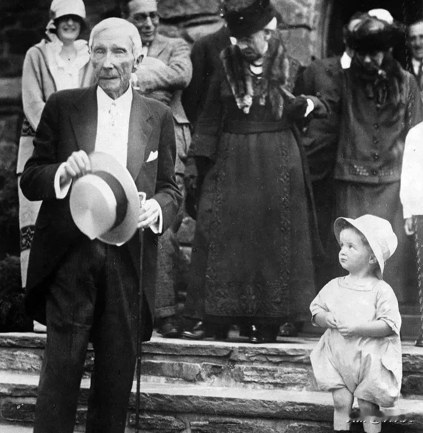 1916年，美国首富洛克菲勒用12.5万美元购买了北京豫王府。

1916年末，