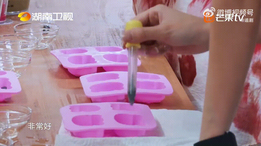 靳梦佳懂昆凌的局促昆凌说靳梦佳是很好的老师没有尴尬冷场，也没有刻意照顾的疏离感，