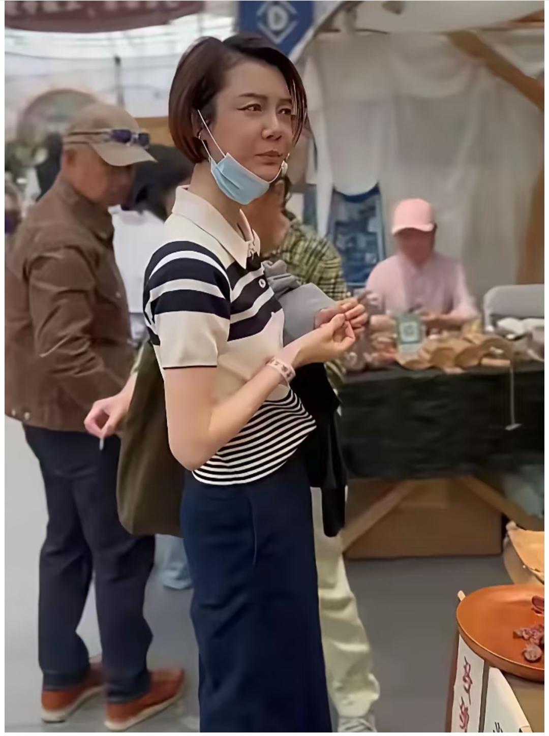 陈晓，看上身好单薄啊。