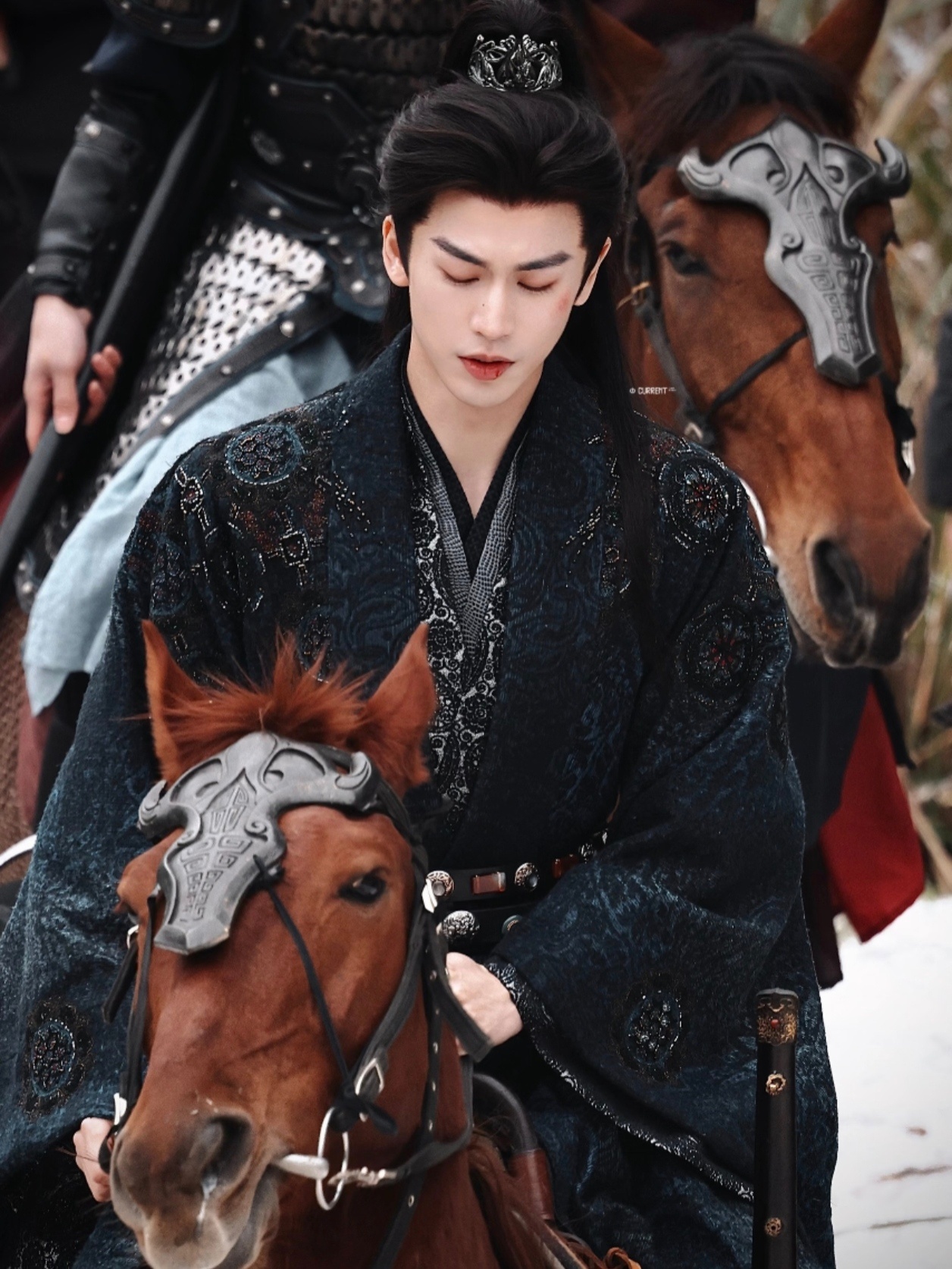 真的要被谢征的人设狠狠拿捏了！他从不是一味温柔的男主，对外人他足够冷硬果决，面对