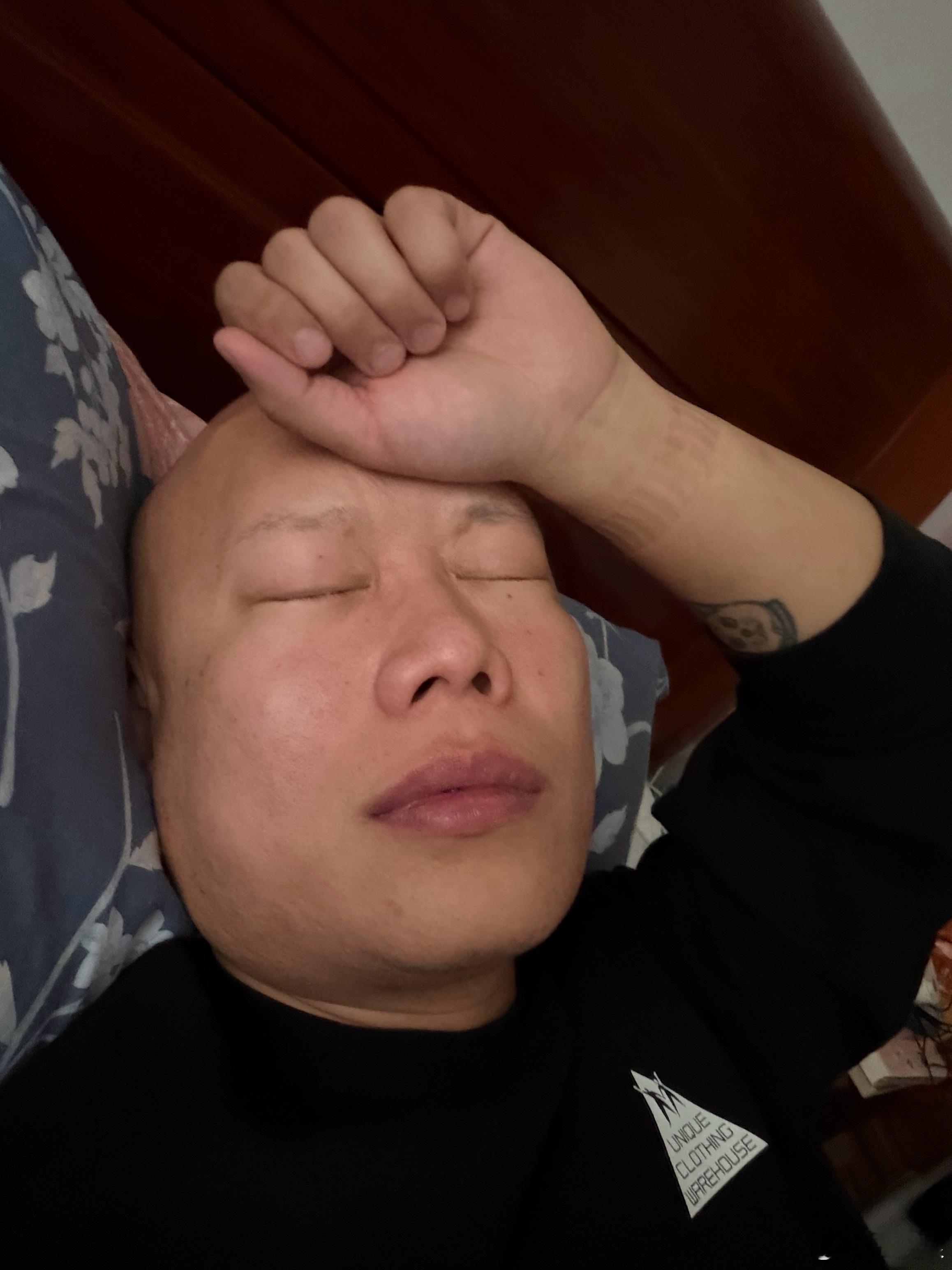 得流感了。再好的身体遇到病毒也是痛不欲生。大家每年流感季来临前务必提前打好疫苗，