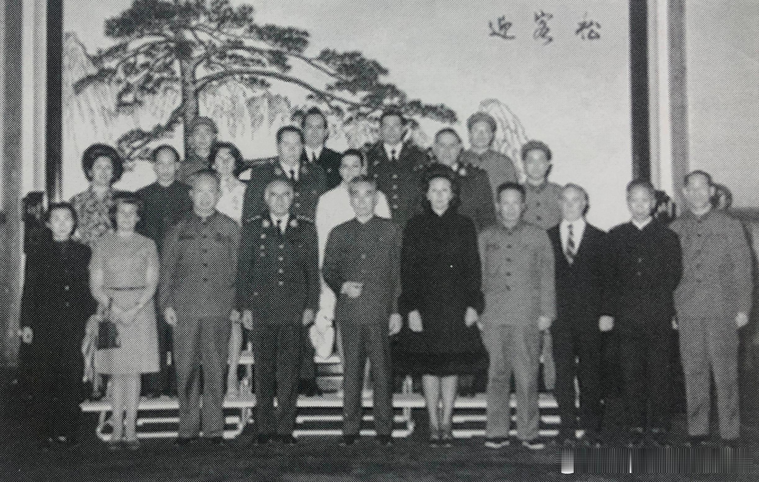 1972年10月周恩来在人民大会堂接见由秘鲁陆军参谋长梅尔卡多-哈林中将率领的秘