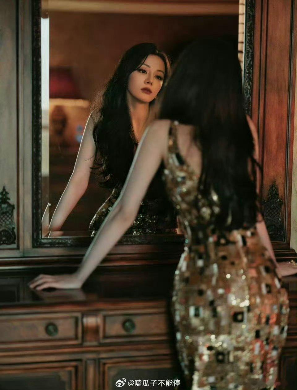 昨天的迪丽热巴简直杀疯了 金色亮片长裙好美好美 仙女 ​​​