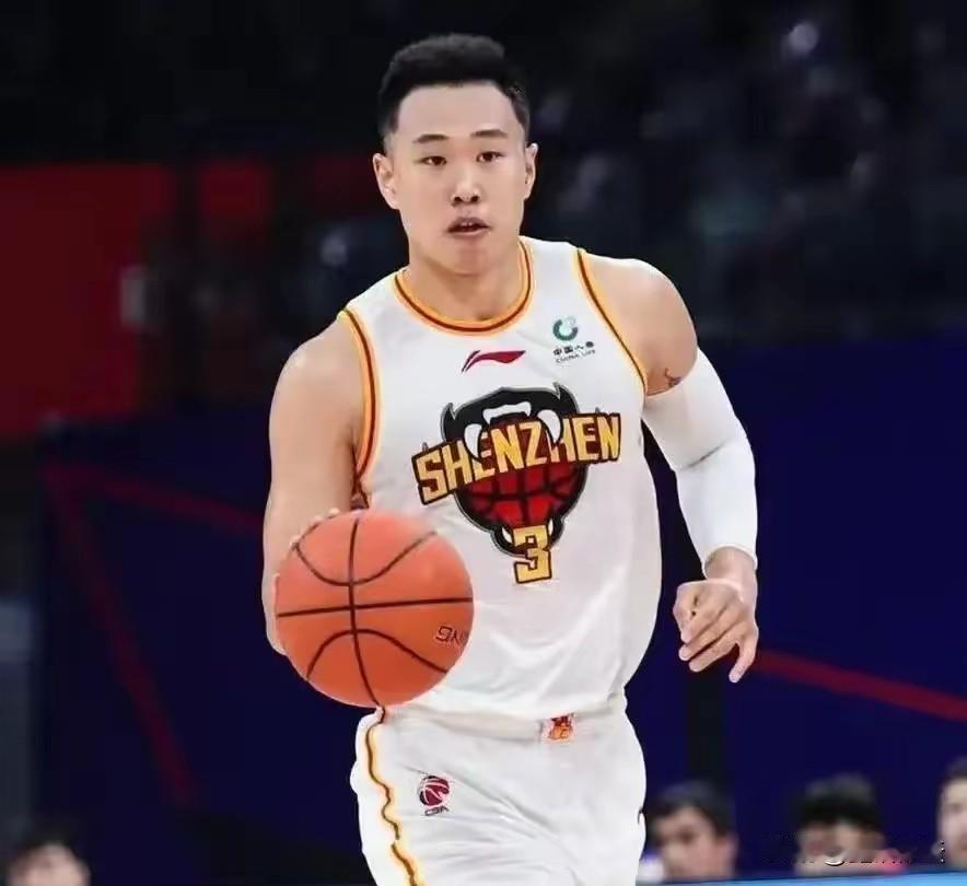 鑫哥评球：贺西宁爆发，赵继伟梦游，辽宁遭遇深圳双杀

在今晚结束的一场CBA常规