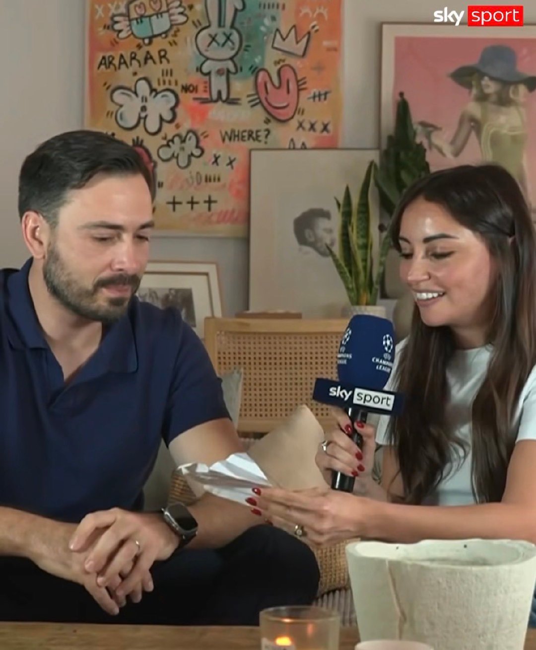 达维德还保留着那年对阵曼城时点球大战的纸条：巴尔韦德最终告诉了教练组自己身体不适