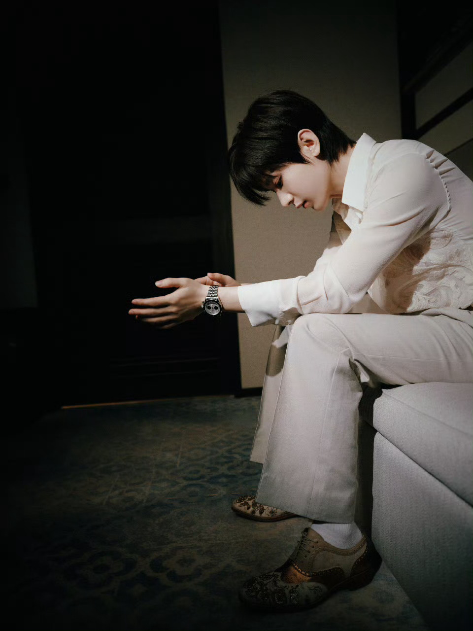 成毅今晚直播造型出图❗️ 