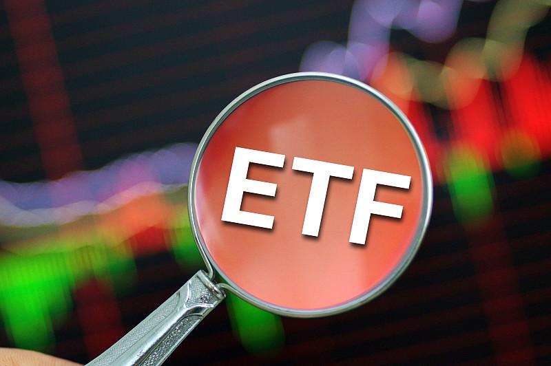 中证1000指数ETF是否适合长期投资，得从多方面看。ETF是给普通人设计的省心